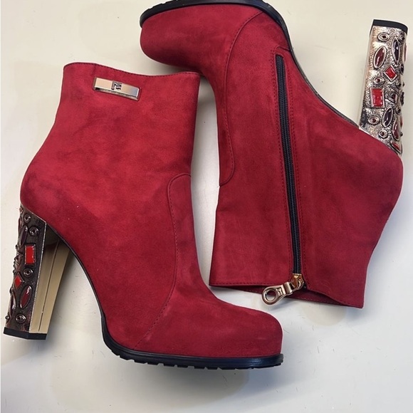 MADE IN ITALY MARINO FABIANI Chic Red Heeled Boots with Decorative Heel - Picture 1 of 8